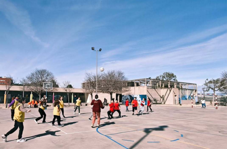 Inclusión educativa en Manises Alumnos de primaria en jornada de deporte inclusivo con Proyecto Empar en Manises.