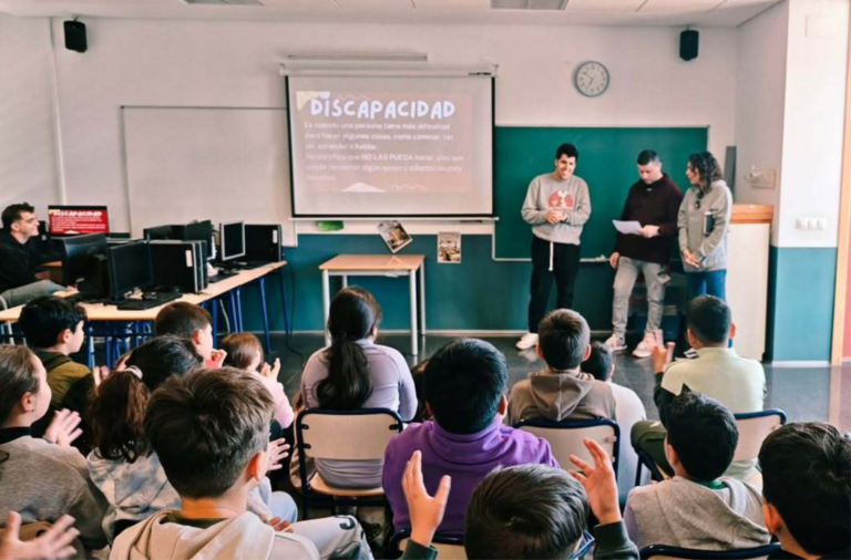 Inclusión educativa en Manises Charla sobre discapacidad y sensibilización en centro educativo de Manises.