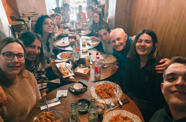 Inclusión educativa en Manises Comida de los participantes de las jornadas de sensibilización.